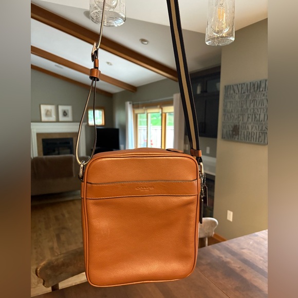 Coach, dark saddle, leather crossover flight bag - Picture 10 of 12